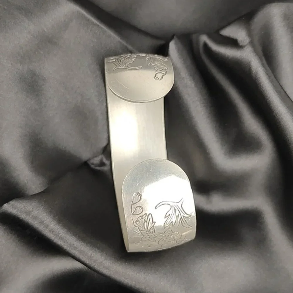 80s Leonard Pewter "Larkspur" Floral Etched  Cuff Bracelet Vintage 6 1/4" - Picture 3 of 7